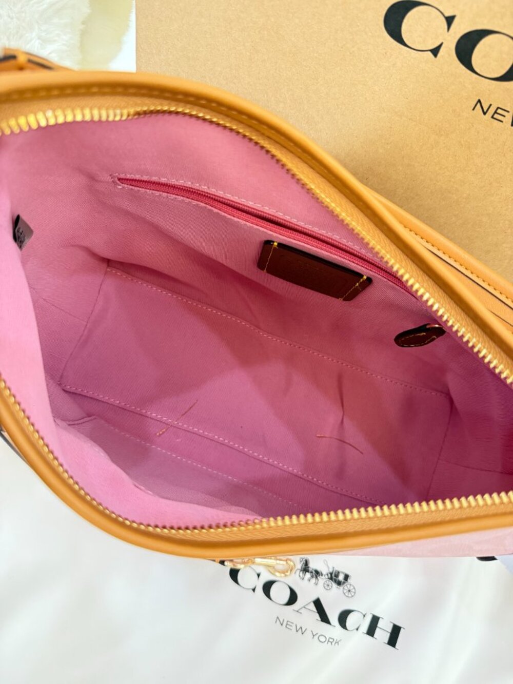 NWT！COACH Laurel Shoulder Bag In Signature Canvas（CEL12）powder pink - Picture 9 of 10